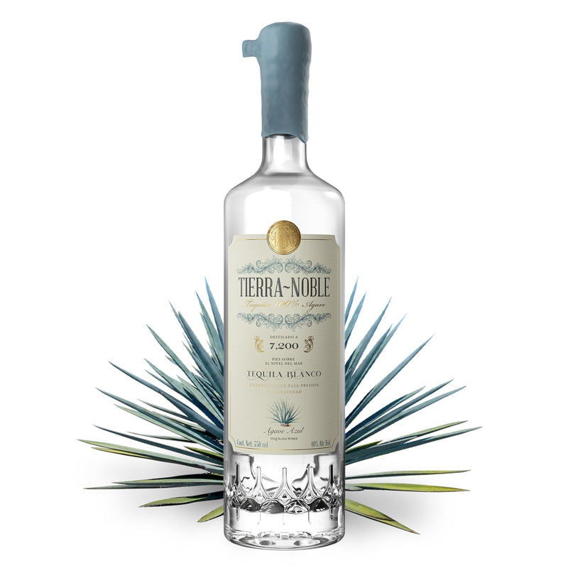 TIERRA NOBLE | Tequila Blanco 100% de Agave | Aromático y Equilibrado | Alcohol Vinos y Licores con Notas Herbales Menta y Cítricos - Agave Multirregión | 750ml